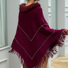 Poncho en maille rouge pour femmes - élégant avec des détails raffinés
