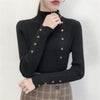 Pull col roulé - haut féminin avec détails en bouton