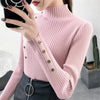 Pull col roulé - haut féminin avec détails en bouton