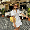 Robe blanche brodée pour femmes - tenue sophistiquée à manches bouffantes
