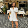 Robe blanche brodée pour femmes - tenue sophistiquée à manches bouffantes