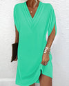 Robe décontractée - élégante robe pour femmes avec un chic col en v et des manches fendues6