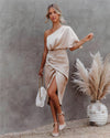 Robe élégante à épaule dénudée en satin - mode de soirée raffinée pour femmes