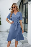 Robe portefeuille - élégante robe pour femmes avec détail à nouer
