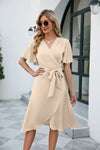 Robe portefeuille - élégante robe pour femmes avec détail à nouer