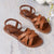 Sandales plates à lanières pour femmes - chaussures d'été tendance