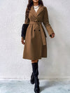 Trench coat - élégant manteau long pour femmes avec ceinture à nouer et détails en boutons