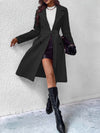 Trench coat - élégant manteau long pour femmes avec ceinture à nouer et détails en boutons