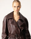 Trench en cuir - manteau ceinturé bordeaux pour femmes