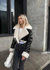 Veste en cuir à col en sherpa - manteau court zippé noir pour femmes